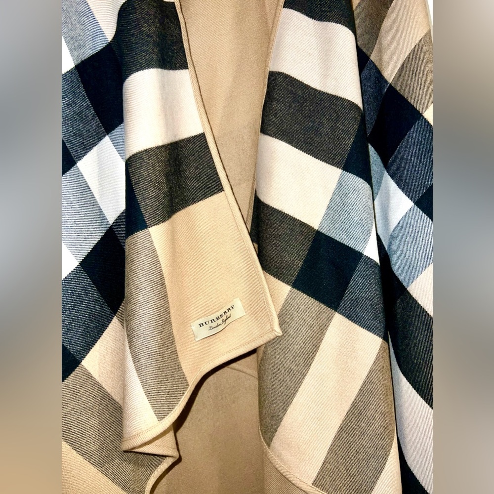Burberry Reversible Camel Charlotte Solid Check Wool Cape - Picture 10 of 12